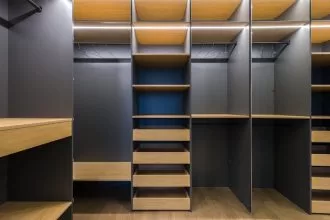 minimalist closet organization