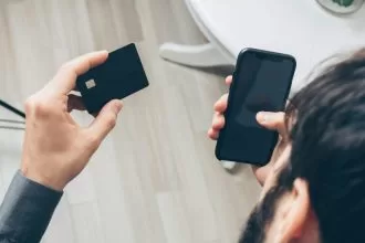 Phone payment screen representing CBDC and stablecoin comparison