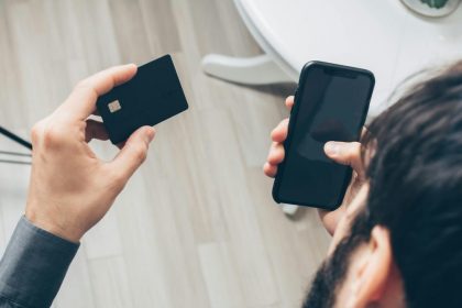 Phone payment screen representing CBDC and stablecoin comparison